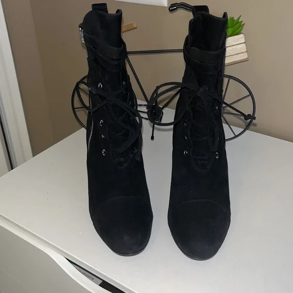 OSCAR de La Renta- Suede Black Lace up boots- Size 37- box included - Picture 4 of 7